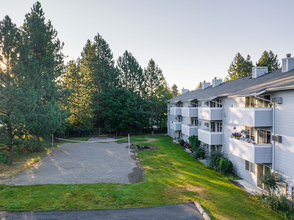 additional photo for property listing at chic digs with room to stretch out in the village 22 car  at Ironwood Apartments, Coeur d'Alene, 83814