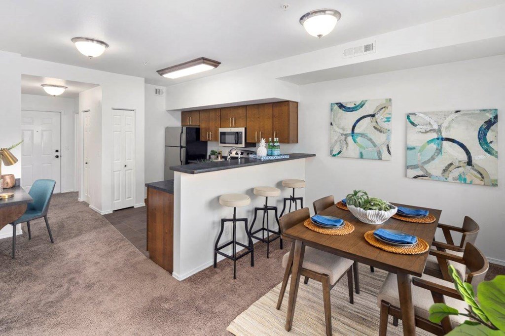 Eat In Kitchen at Mosaic on the River Apartments, Washington