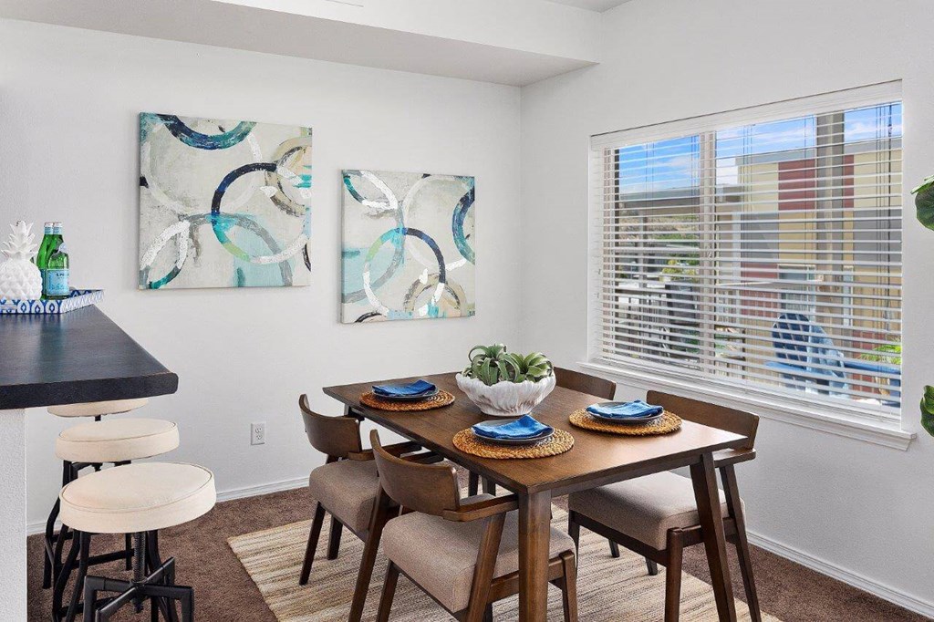 Elegant Dining Space at Mosaic on the River Apartments, Richland