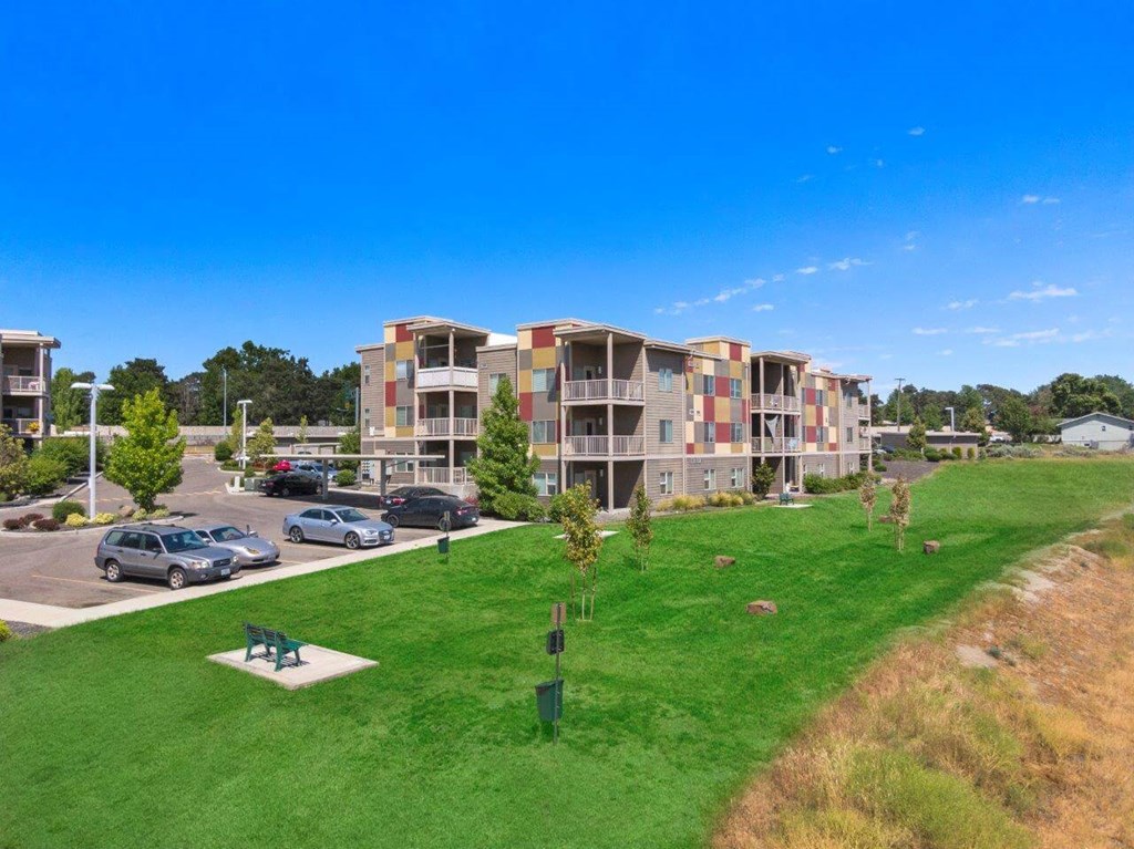 Green Landscape at Mosaic on the River Apartments, Richland, 99352