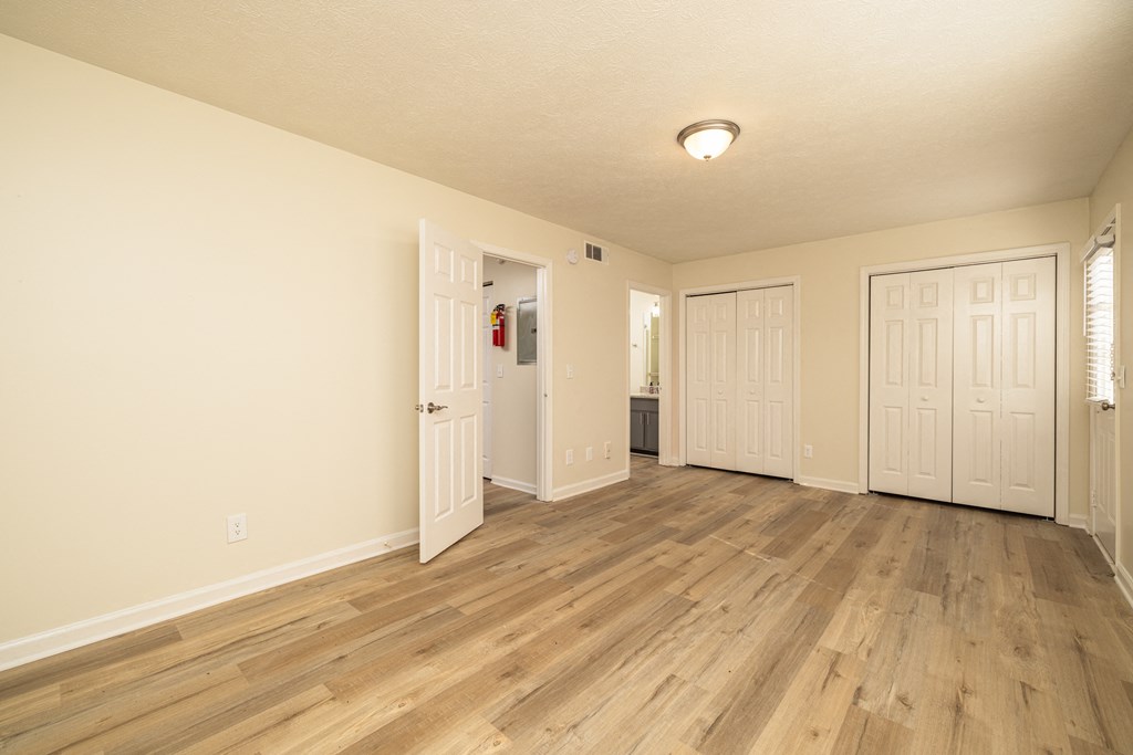A room with wooden floors and white walls at Overlook Club Apartments, Cummings, GA, 30040