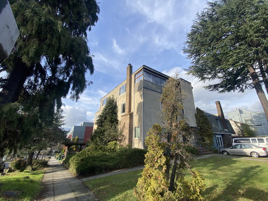 the building in which the apartment is located