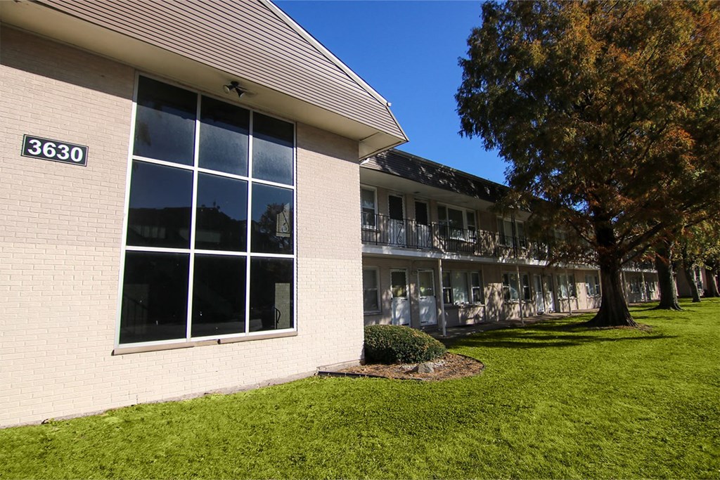 Lush Green Outdoors at Lansing Riverwood, LLC, Illinois