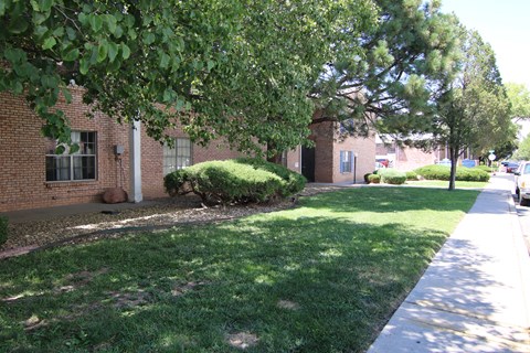 a view of the front of the building