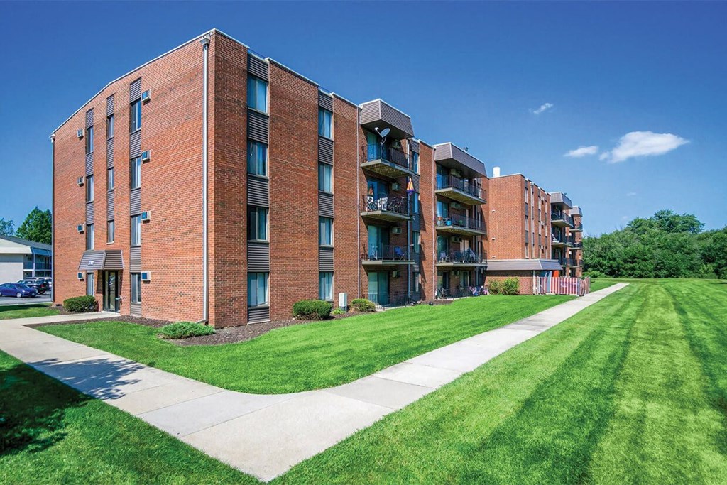 Beautiful Walking Paths at Lansing Riverwood, LLC, Illinois, 60438