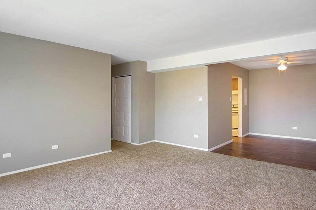 Expansive Living Room at Lansing Riverwood, LLC, Lansing, IL, Illinois, 60438