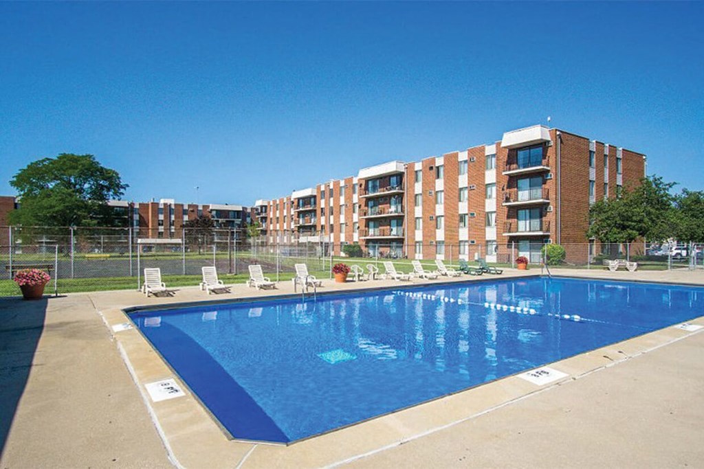 Swimming Pool With Sparkling Water at Lansing Riverwood, LLC, Lansing, IL, 60438