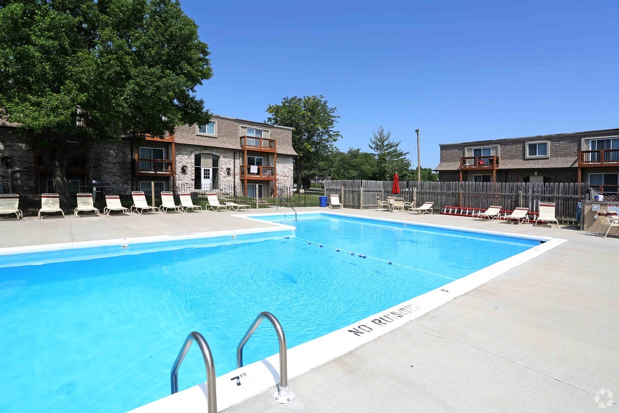 Pool at Sheridan Crossing