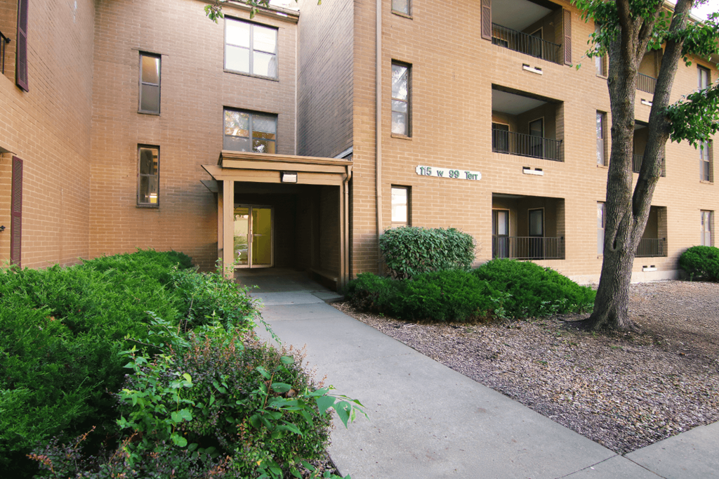Exterior Porch at Willow Creek, Kansas City, Missouri