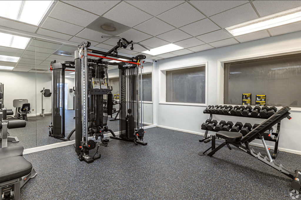 Fitness Center with Free Weights at Willow Creek, Kansas City, 64114