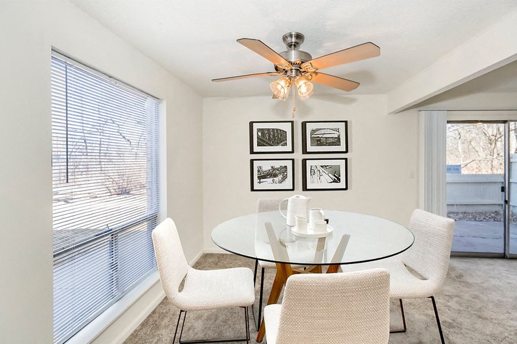 Dining Room at The Bridges at Foxridge, Mission
