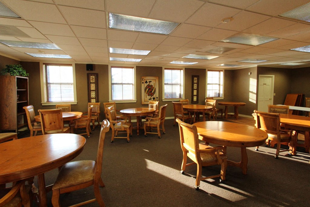 Clubhouse Dining and Games Common Room 4 at Willow Creek, Kansas City, MO, 64114