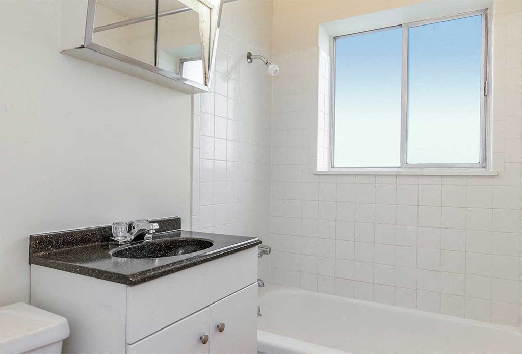 2x1F Bathroom at Waldo Heights, Missouri