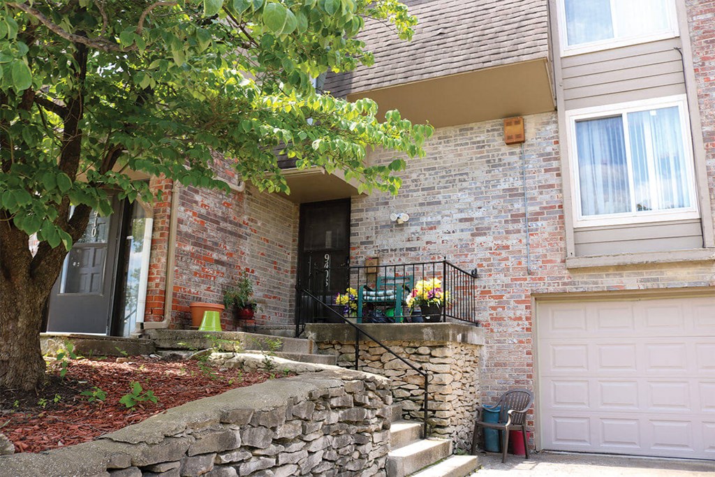 Front of Townhome at Canyon Creek Apartments, Missouri