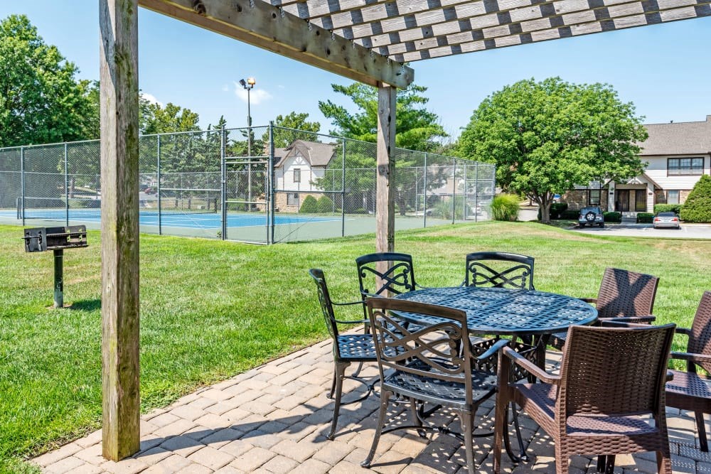 Community Patio & Grill at Coach House Apartments, Kansas City, 64131