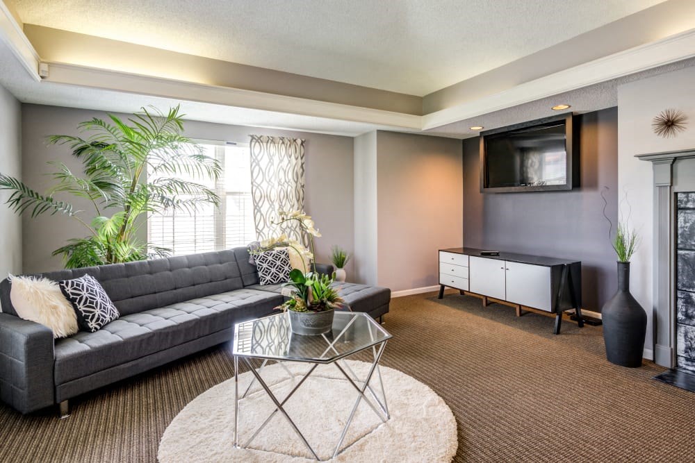 Leasing Office Waiting Area at Coach House Apartments, Missouri, 64131