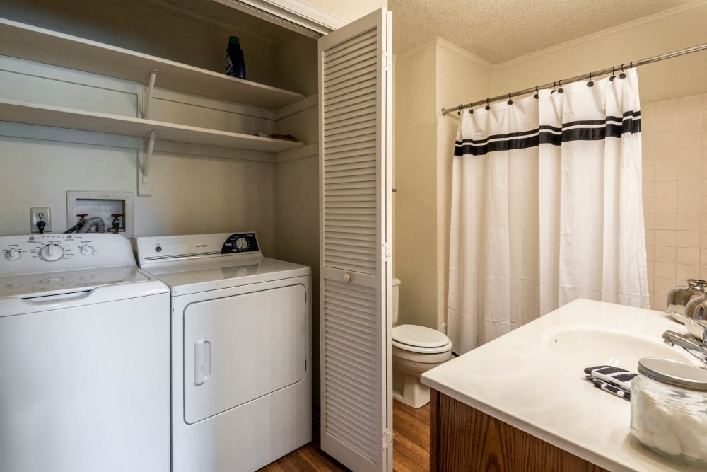 Washer, Dryer, & Bathroom at Coach House Apartments, Kansas City, MO
