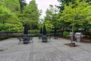 Community Grill Stations at Commons at Verandas in Tanasbourne Apartments, Hillsboro, OR, 97124