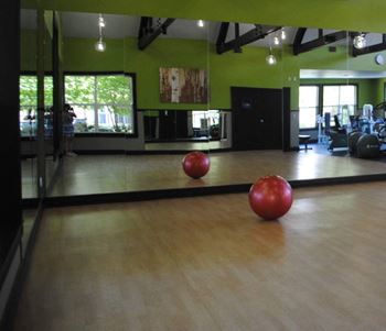 Yoga Studio at Commons at Verandas in Tanasbourne Apartments, Oregon