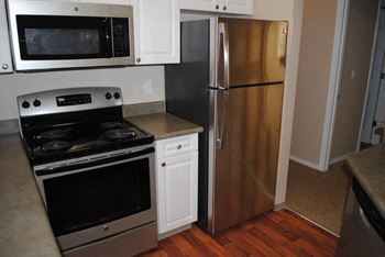 Stainless Steel Appliances at Commons at Verandas in Tanasbourne Apartments, Hillsboro, 97124