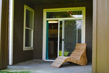 Balcony And Patio at Commons at Verandas in Tanasbourne Apartments, Hillsboro, OR, 97124