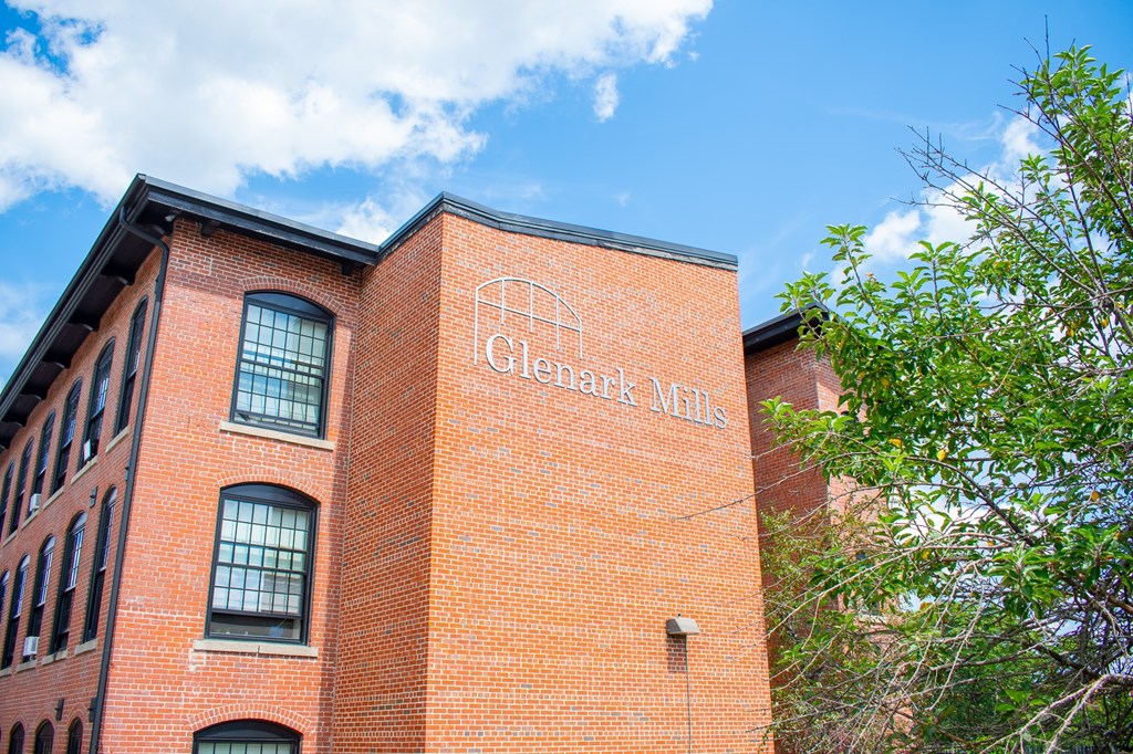 a brick building with a sign that reads glendale heights on the side