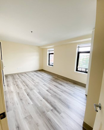 33 Sylvan Avenue 1-2 Beds Apartment for Rent - Photo Gallery 2