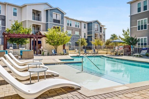 our apartments offer a swimming pool with lounge chairs and tables