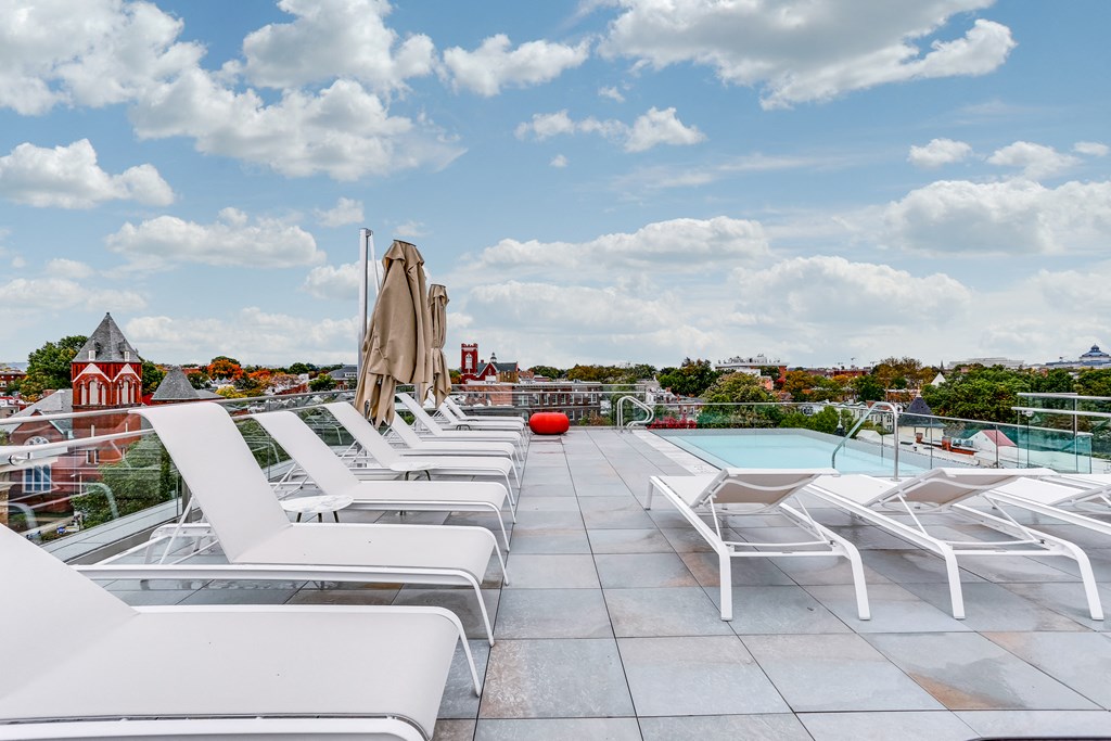 The Stanton roof deck and pool lounge