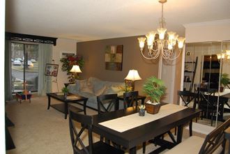 a view of the living room from the dining room - Photo Gallery 4
