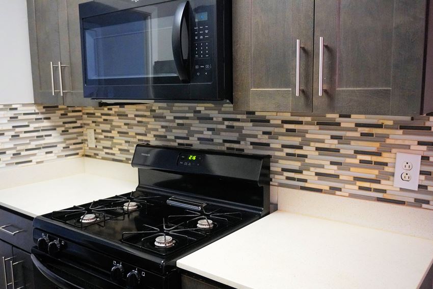 Updated kitchen with quartz countertop - Photo Gallery 1