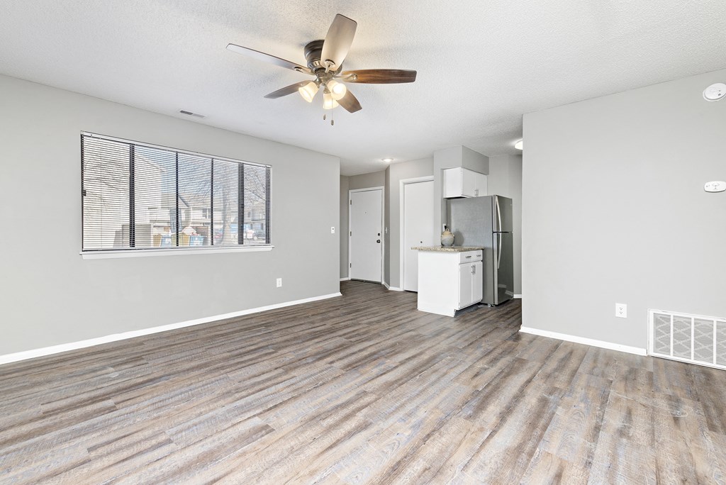 Dining room with wall art at Eddingham in Lawrence, KS