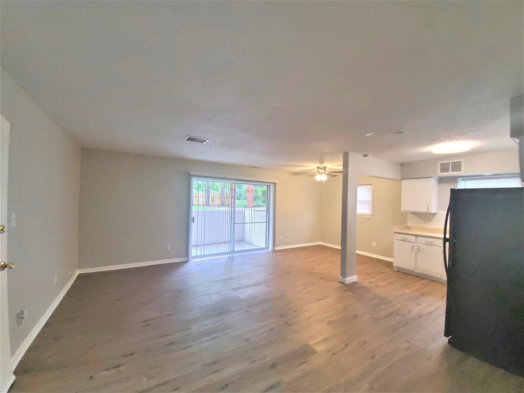 Cambridge Commons Apartments, 5145 Northeast Chouteau Trafficway