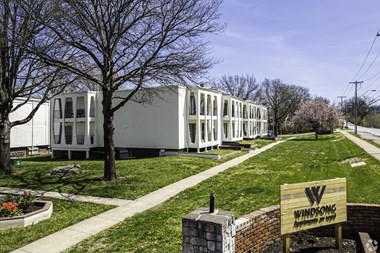 Exterior photo with courtyard in Kansas City with access to highways
