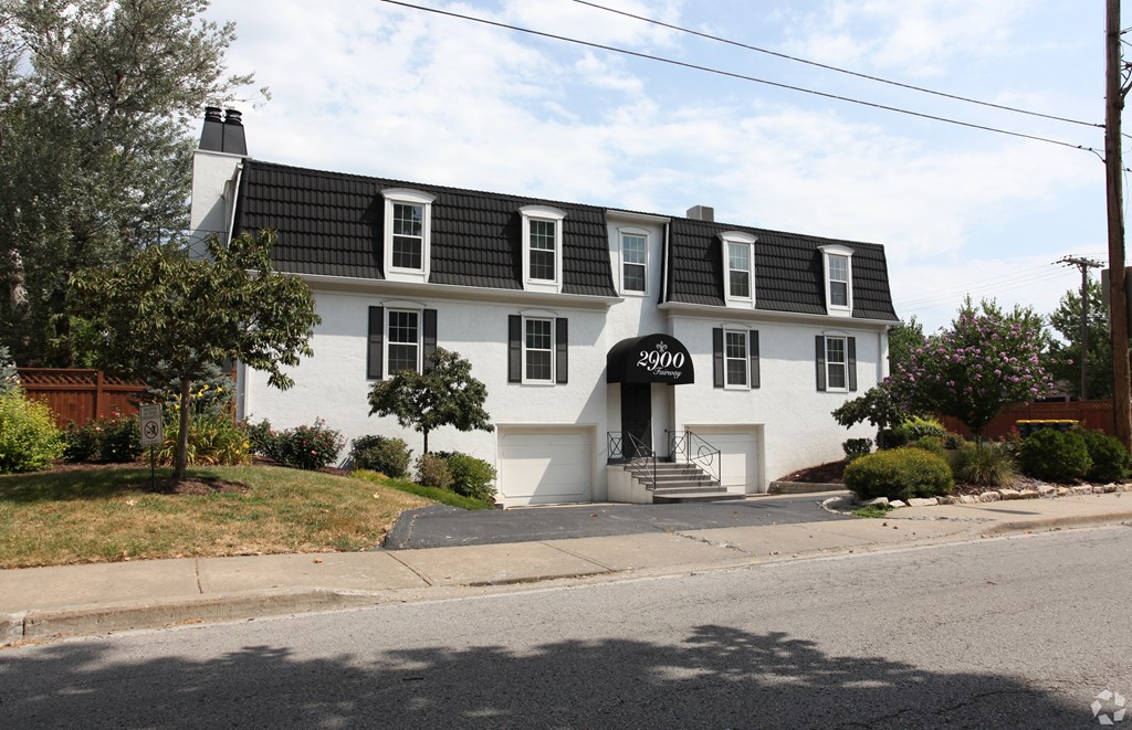 Photo of apartment building exterior in Fairway, Kansas.