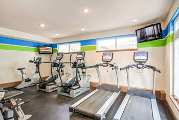 Fitness center with treadmills - Photo Gallery 19