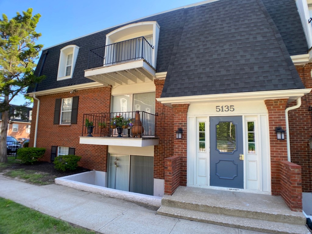 Cambridge Commons Apartments, 5145 Northeast Chouteau Trafficway