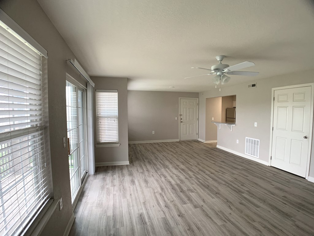 Living room with ceiling fan and open floor plan at Saddlewood in Olathe, KS