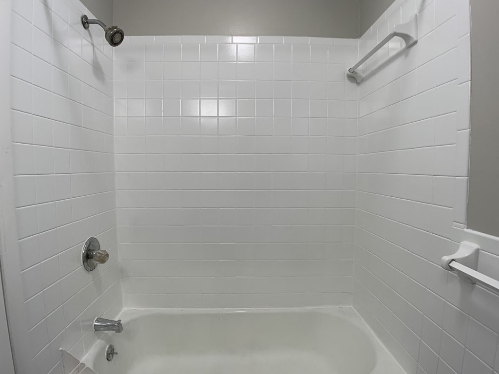 Bathtub at Roosevelt in Independence, MO