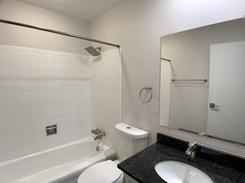 Open guest bathroom - Photo Gallery 12