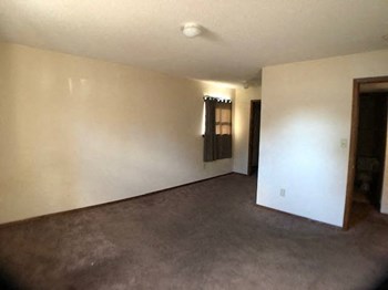 607 Southwest 2nd Street 1-2 Beds Apartment for Rent - Photo Gallery 6