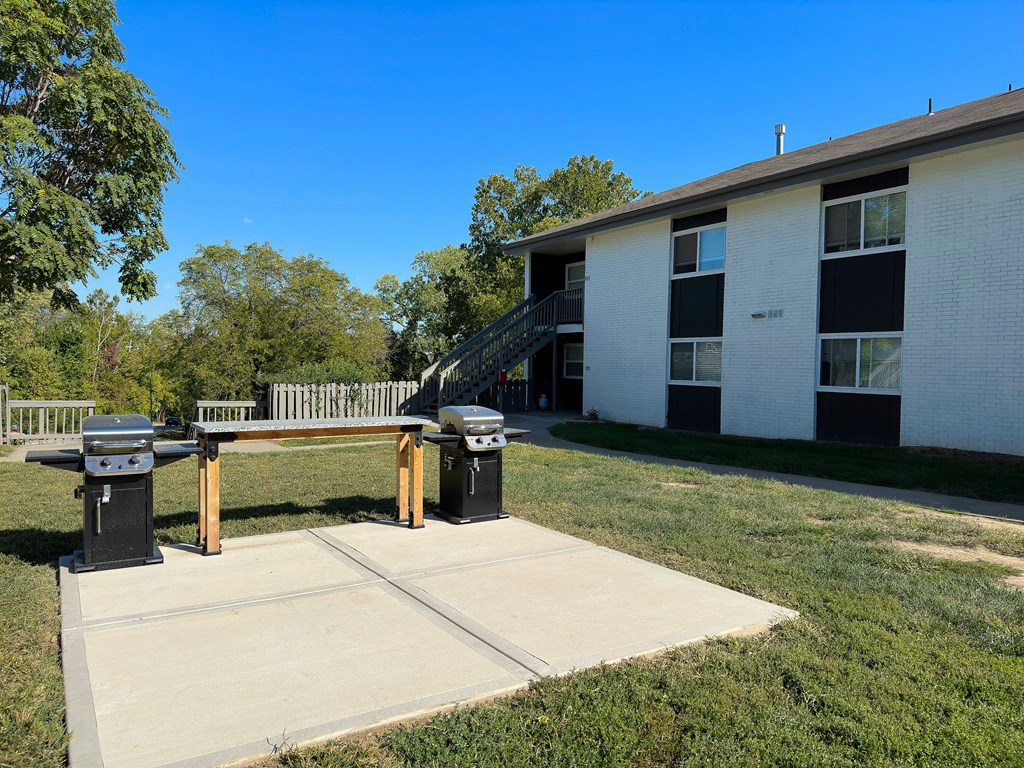 a picnic table in front of a building