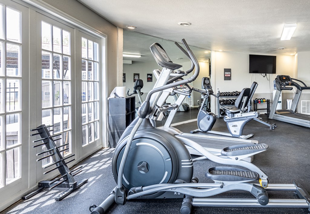 fitness center at Latitude 72 Apartments in Kansas City