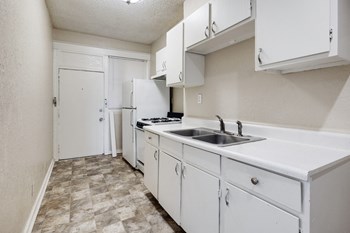 kitchen with cabinets and appliances - Photo Gallery 4