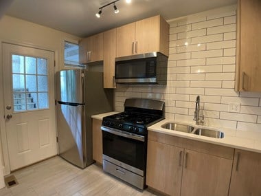 4319 Mercier Street 1-2 Beds Apartment for Rent Photo Gallery 1