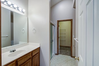 full carpeted bathroom. shower with sliding glass panels - Photo Gallery 15