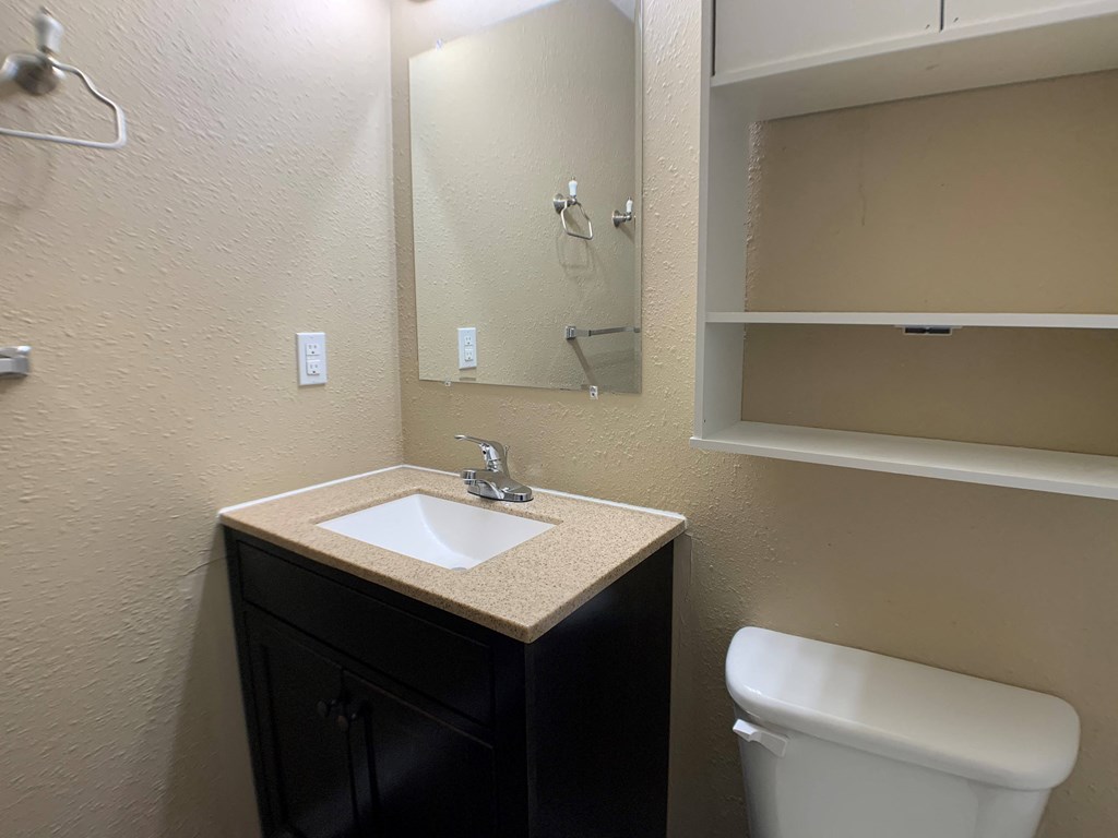 bathroom with tub toilet and vanity