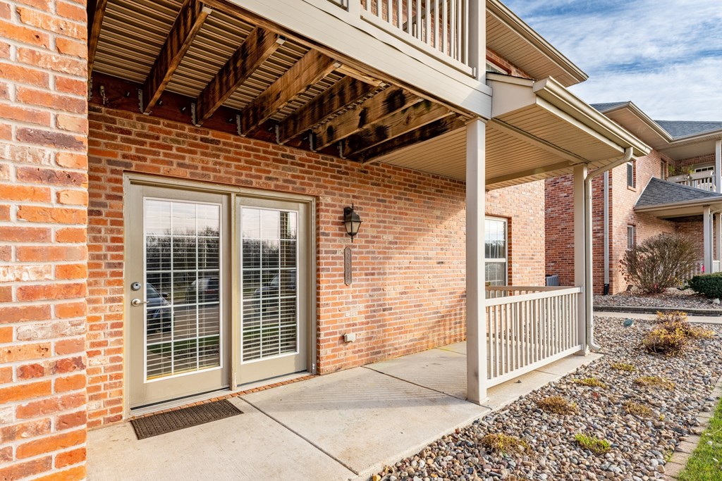 Photo of apartment building exterior in Peoria.