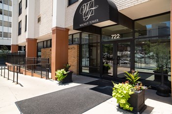 Exterior entry at walnut tower apartments in kansas city, mo - Photo Gallery 2