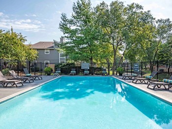 Pool with furniture - Photo Gallery 16